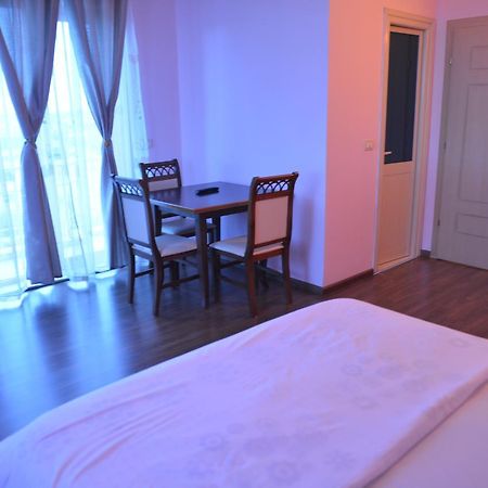 Royal Gaz Hotel Durrës Extérieur photo
