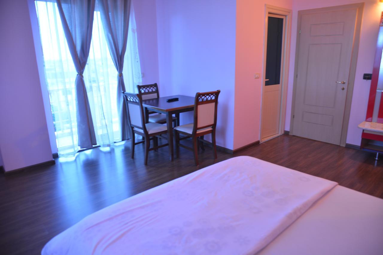 Royal Gaz Hotel Durrës Extérieur photo