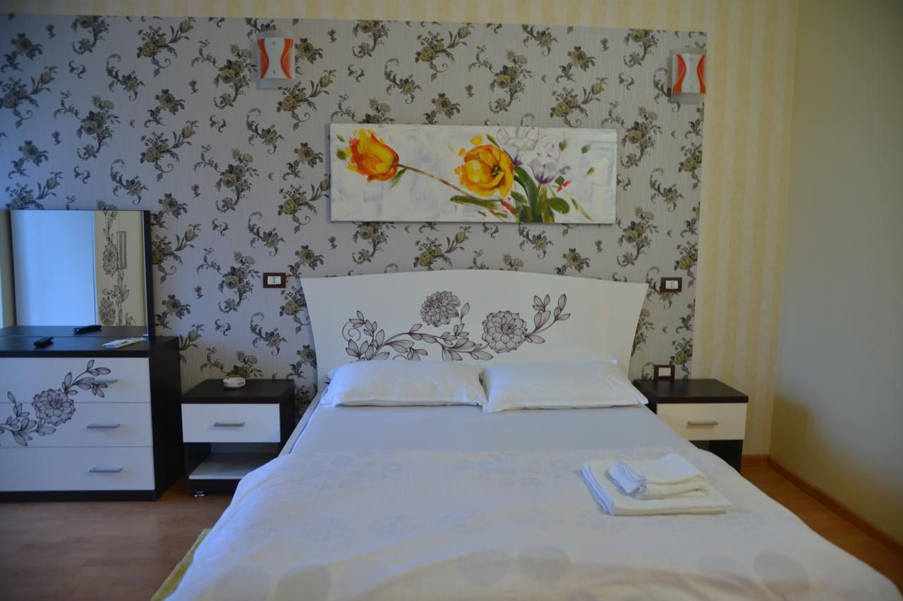 Royal Gaz Hotel Durrës Extérieur photo