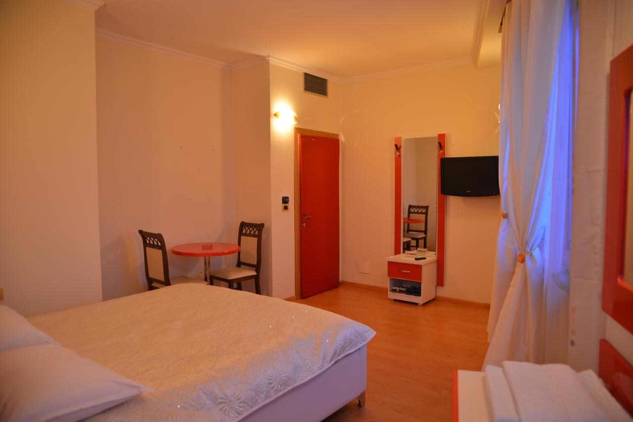 Royal Gaz Hotel Durrës Extérieur photo