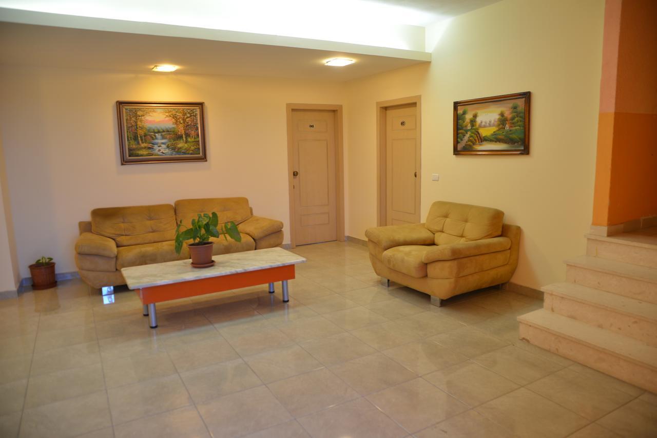 Royal Gaz Hotel Durrës Extérieur photo