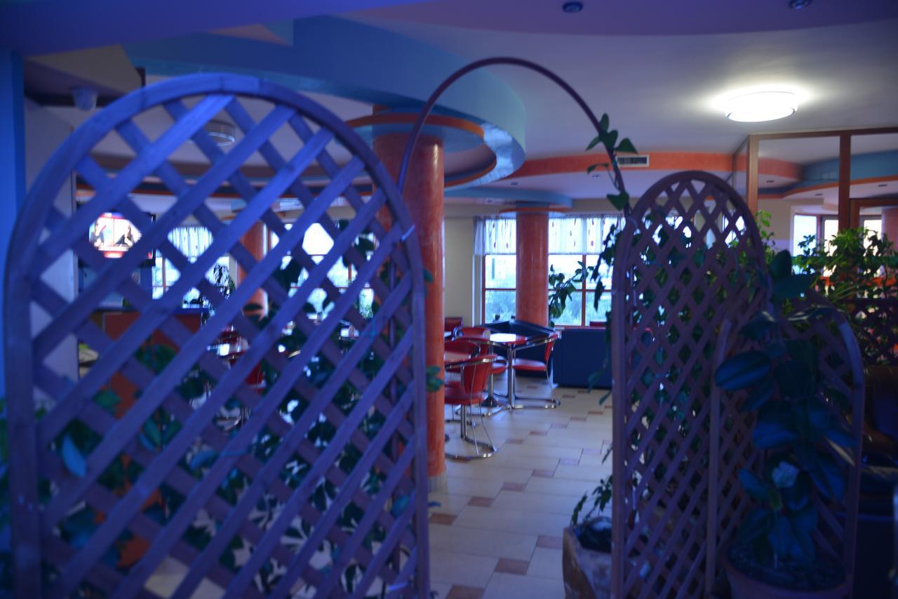 Royal Gaz Hotel Durrës Extérieur photo