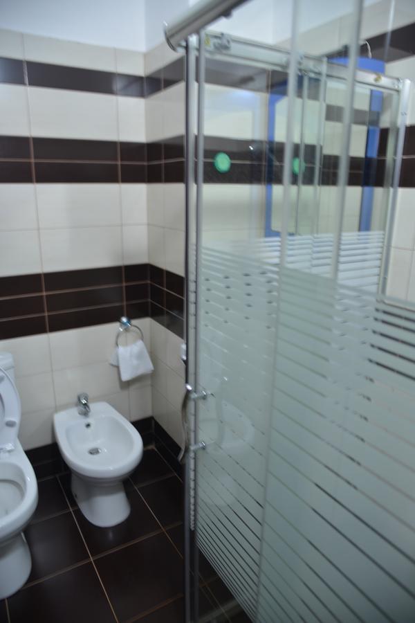 Royal Gaz Hotel Durrës Extérieur photo