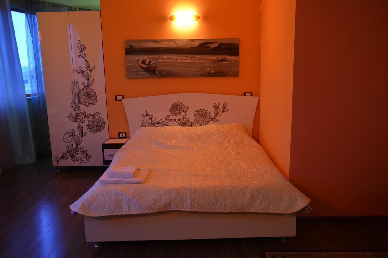 Royal Gaz Hotel Durrës Extérieur photo