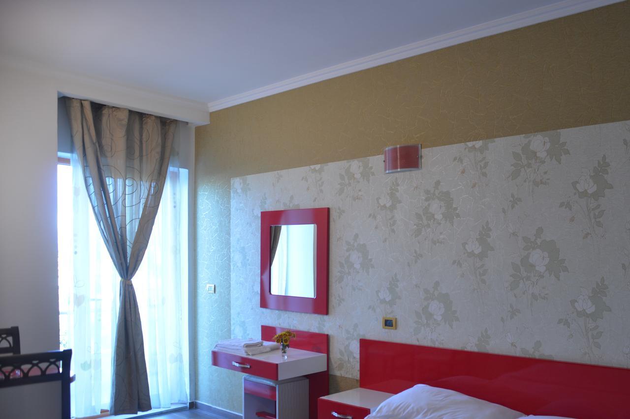 Royal Gaz Hotel Durrës Extérieur photo