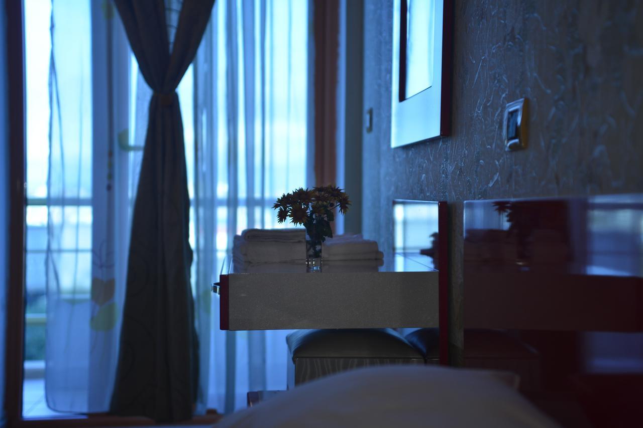 Royal Gaz Hotel Durrës Extérieur photo
