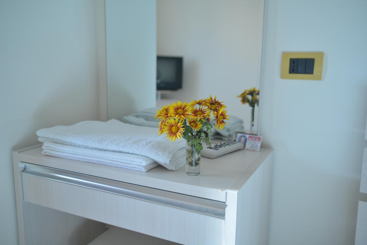 Royal Gaz Hotel Durrës Extérieur photo